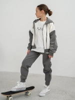 Спортивный костюм для девочки в школу