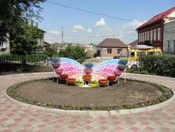 Парковая клумба Бабочка цветная