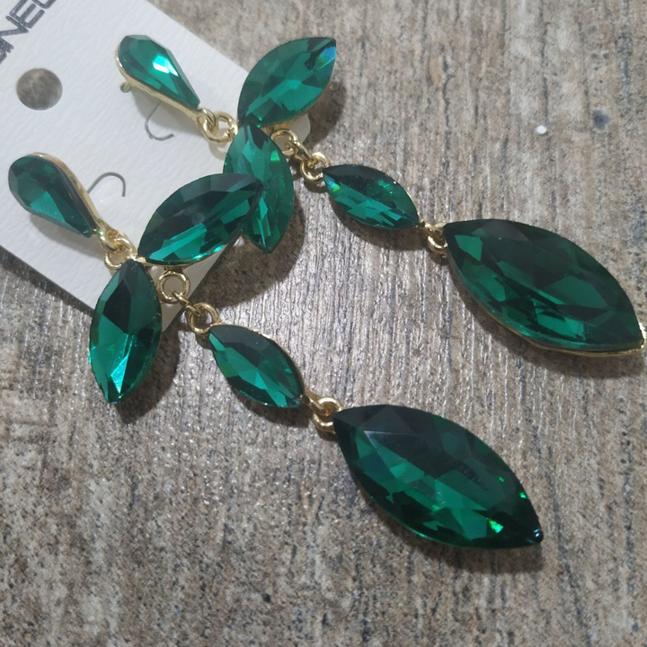 Серьги Crystals капля перевернутая веточка 4 листа цвет зеленый металл золотистый