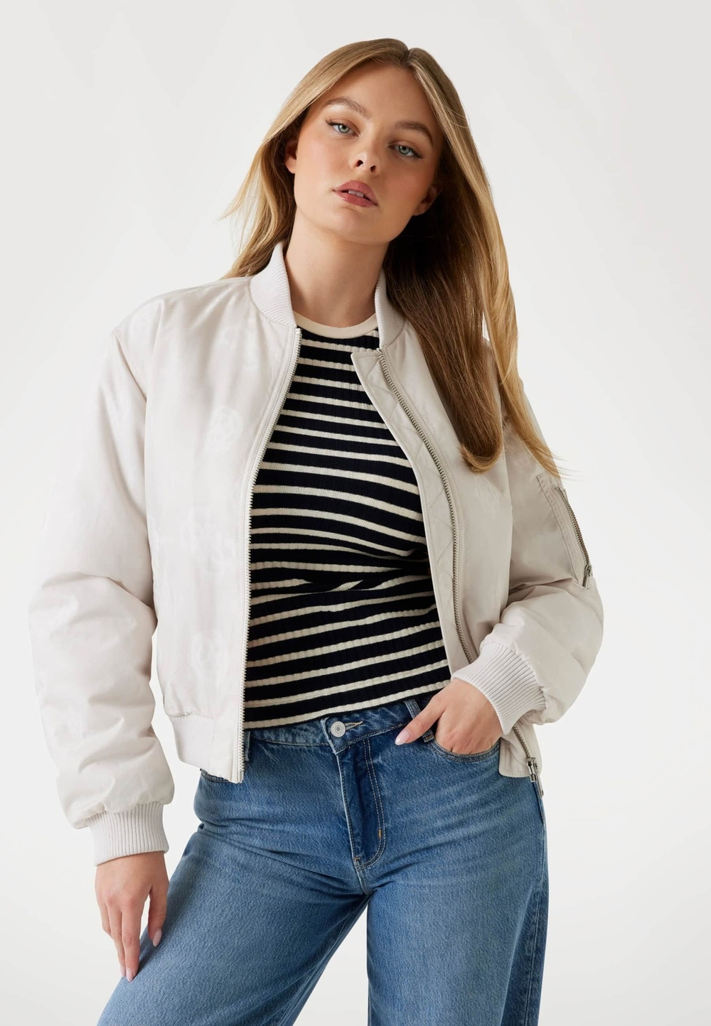 Куртка  женская GUESS