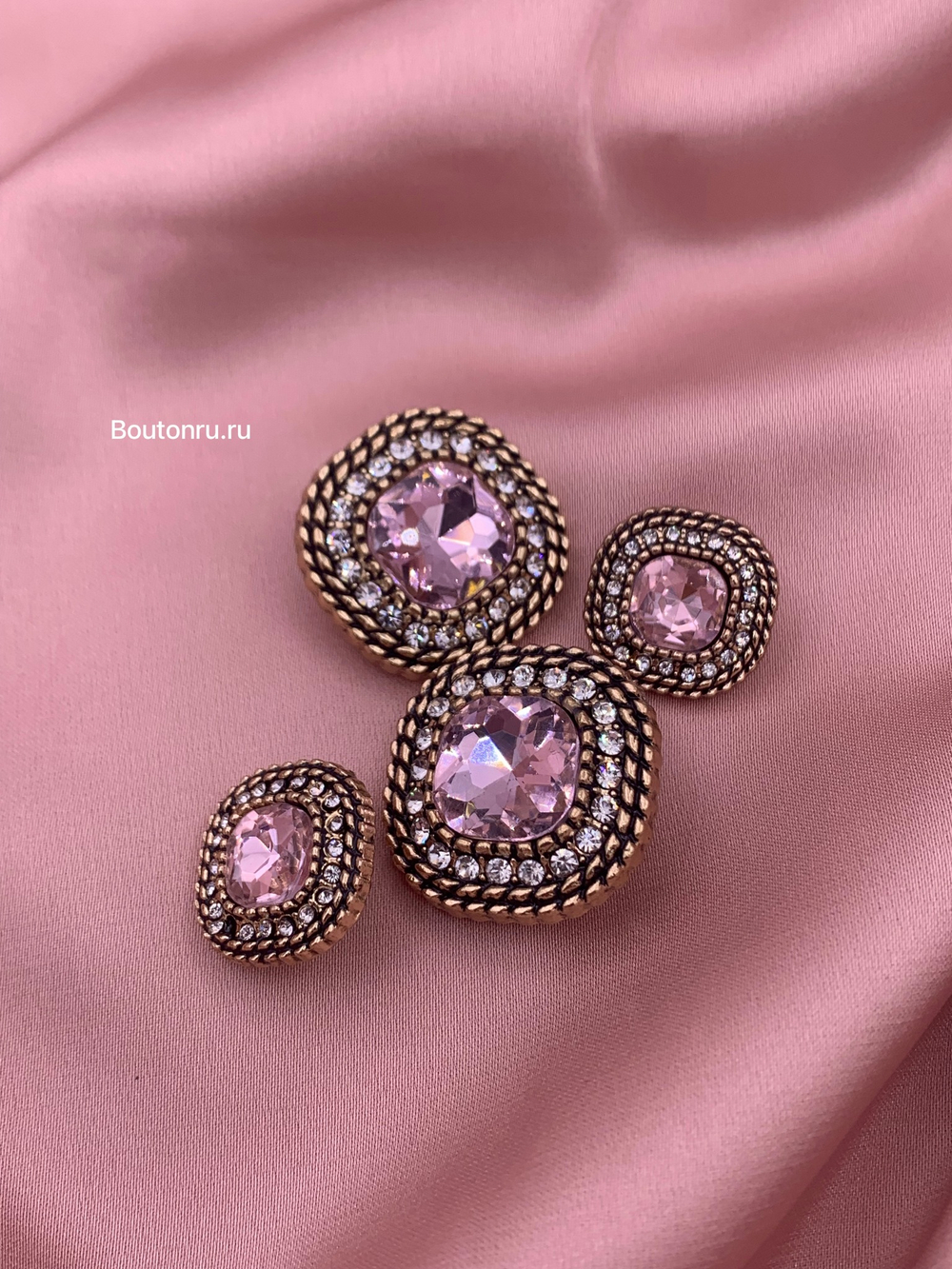 Пуговицы Квадрат золотые розовые со стразами и косичкой