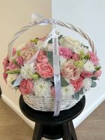 Цветочная корзина в розовой гамме