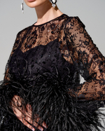 Платье с премиальными перьями страуса