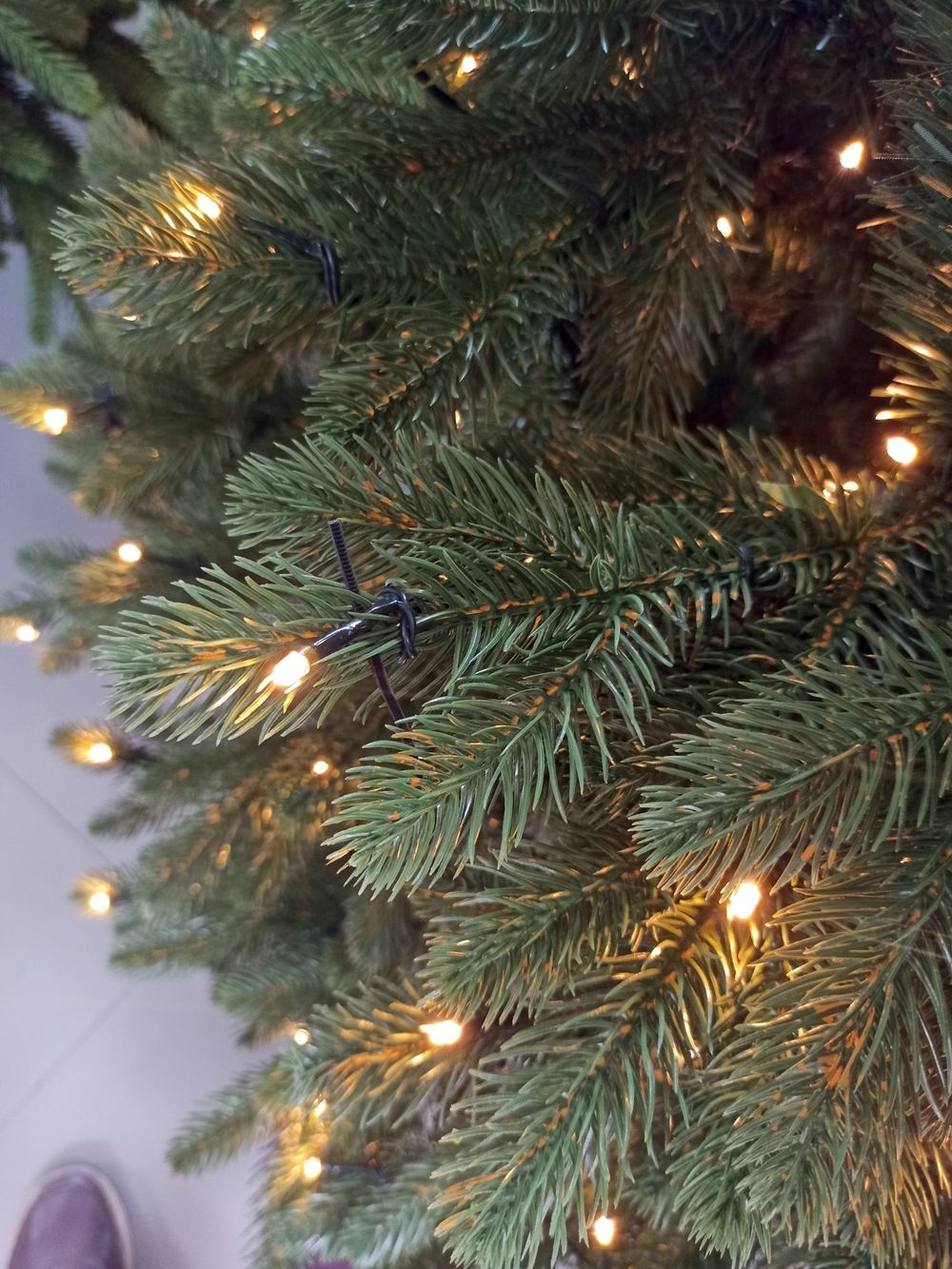 Ель с гирляндой встроенной «Парижанка» (Литая+пвх) 270 см / 2.7 м