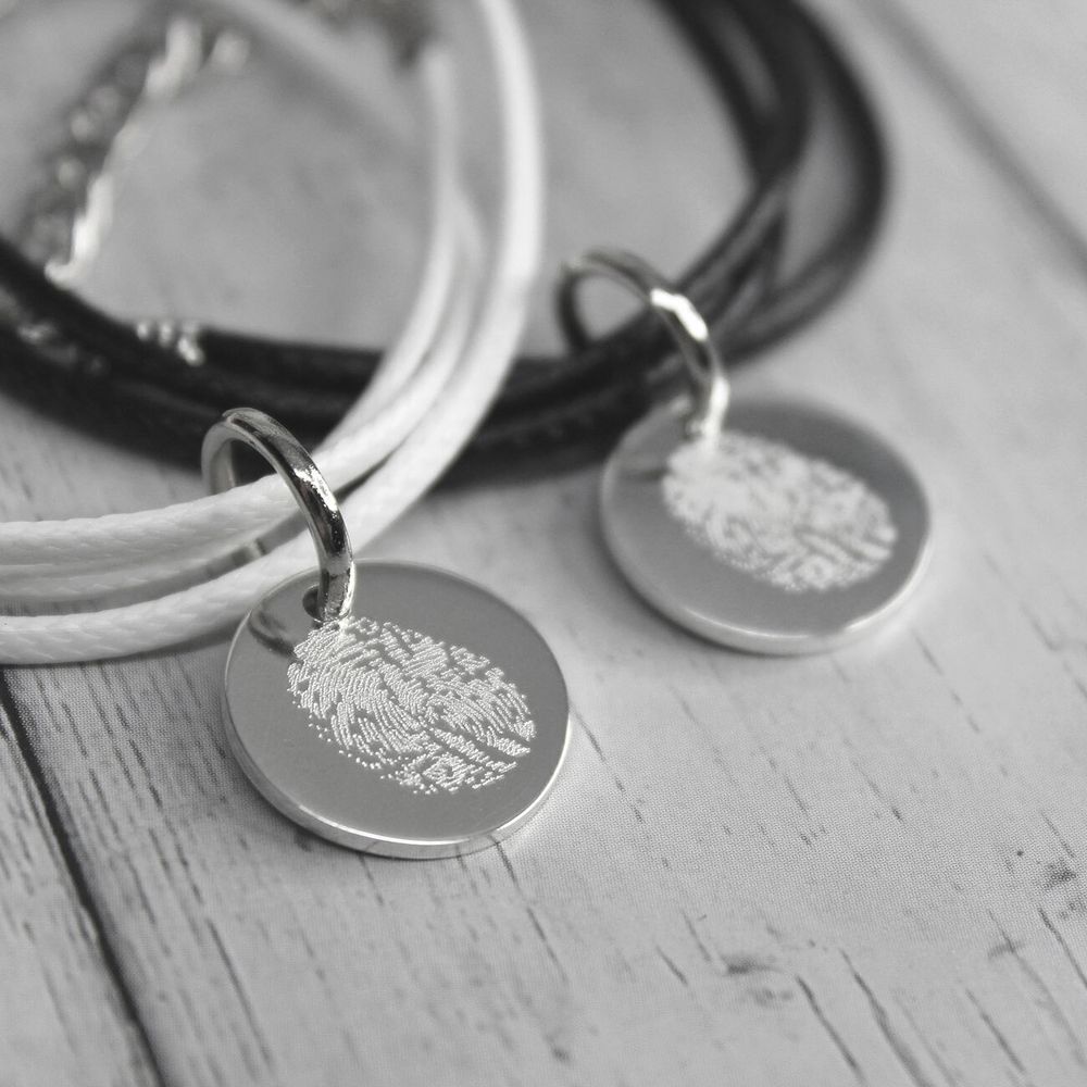 Парные кожаные браслеты-шнуры с отпечатком пальца на заказ