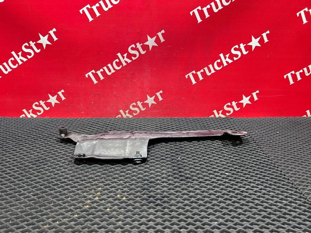 Кронштейн теплового экрана глушителя