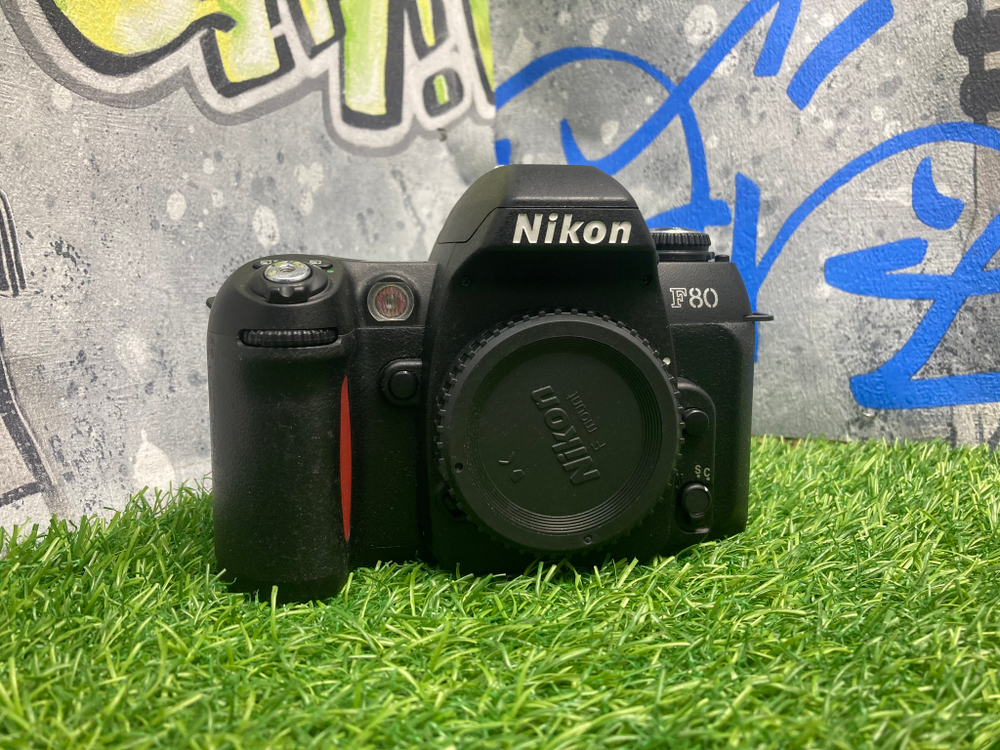 Nikon F80