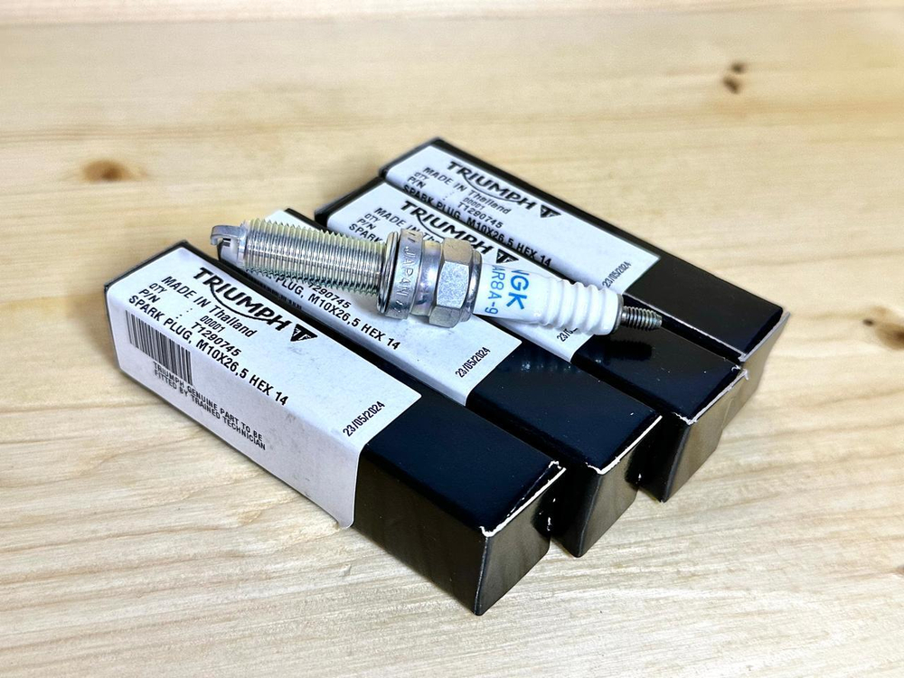 Triumph Свеча зажигания T1290745 / NGK LMAR8A-9
