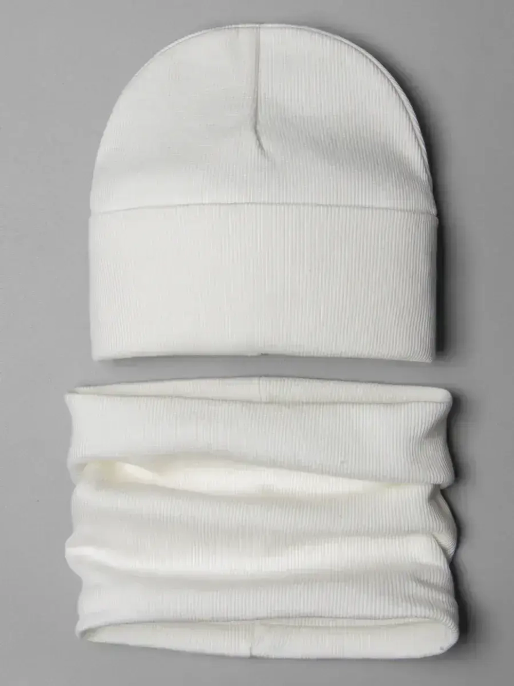 Шапка детская со снудом на осень