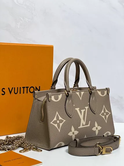 Сумка-тоут LOUIS VUITTON On The Go East West со съемным ремнем-цепочкой с плетёной отделкой из кожи