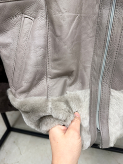 Жилет из натуральной овчины. С капюшоном, 48 Размер