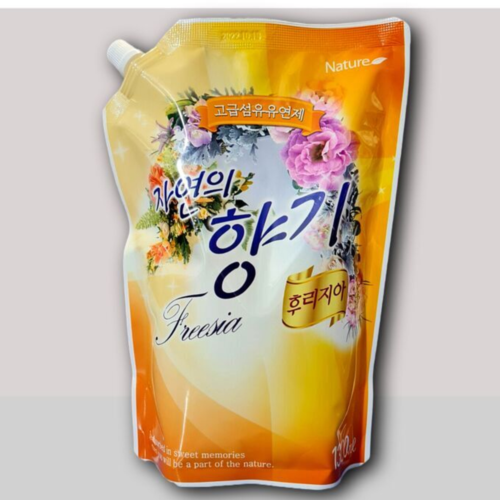 Кондиционер для белья Freesia fabric softener,Nature, м/у 1300 гр