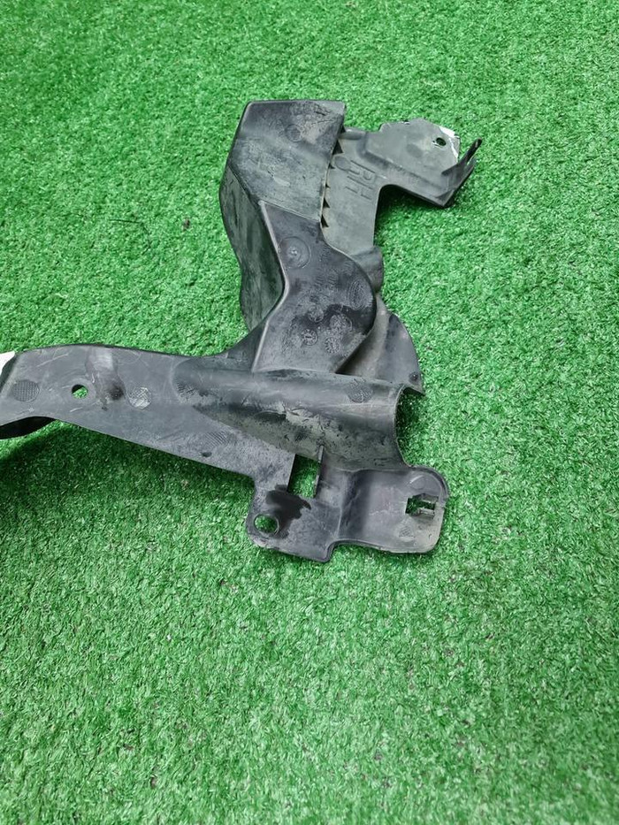 Брызговик передний правый LR Discovery Sport 19-нв