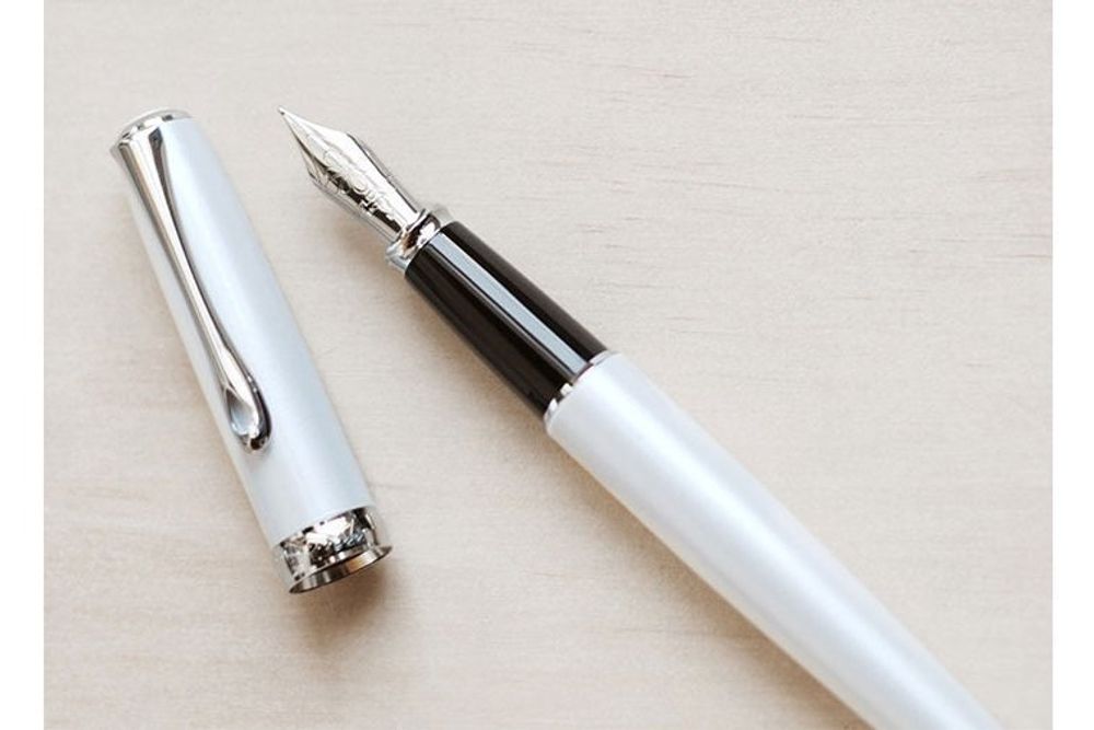 Перьевая ручка Diplomat Excellence pearl white