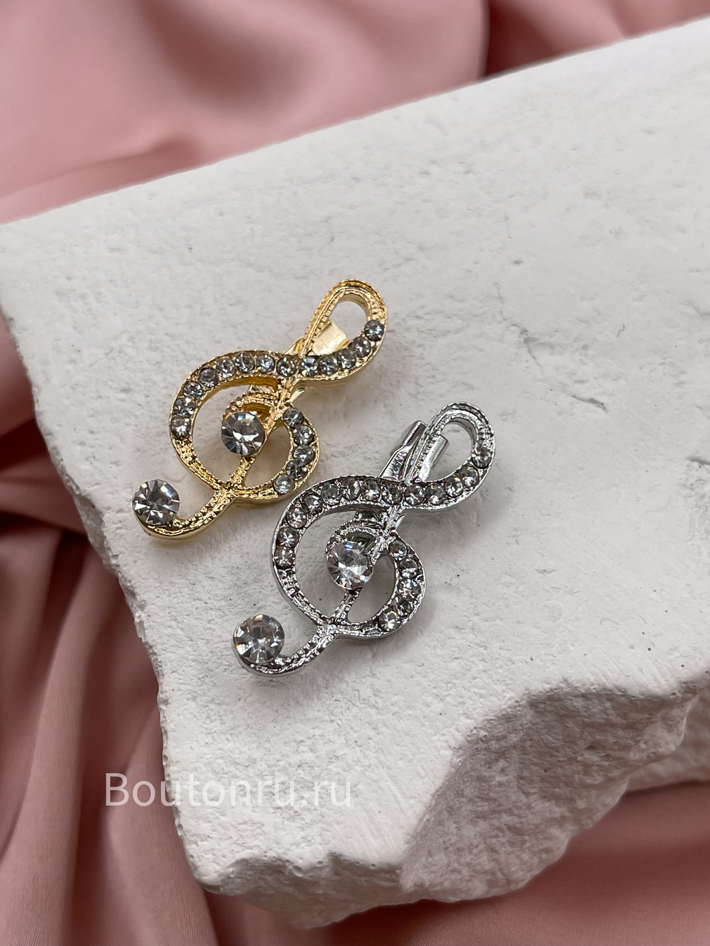 Брошь "Скрипичный ключ" золотистая в стразах