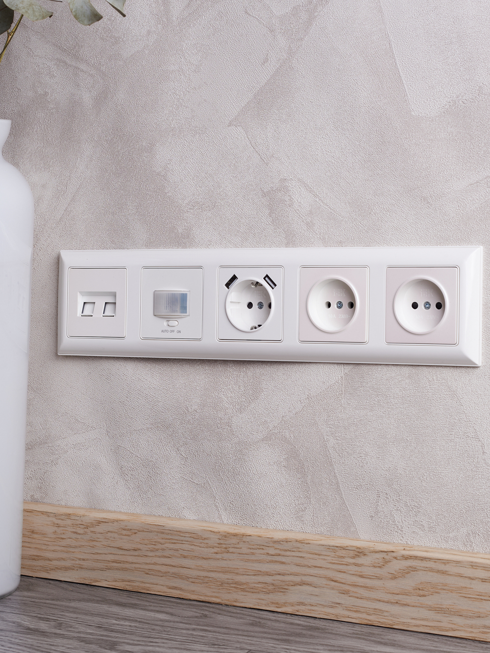 BRITE Рамка 5-местная РУ-5-Бр белый/белый IEK