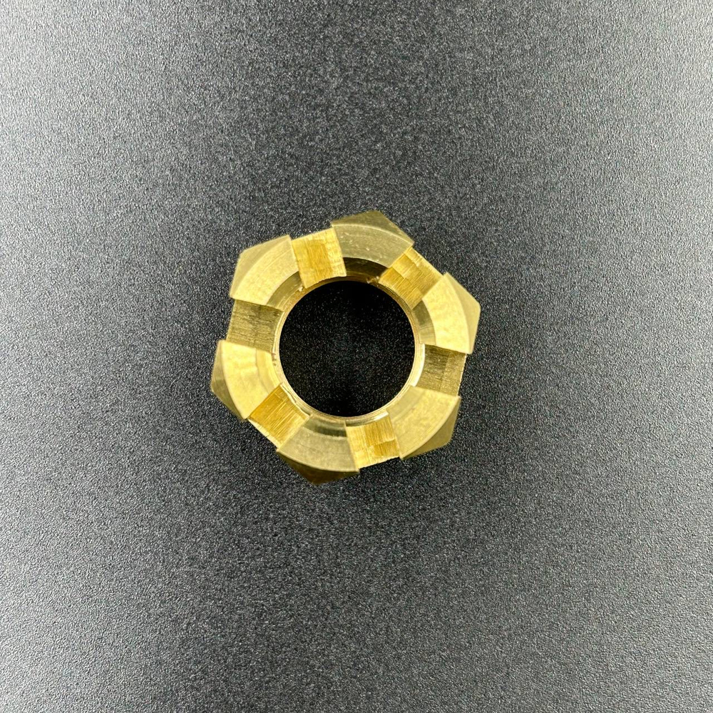 Гайка гребного винта Suzuki DT40-60 (Osaka)