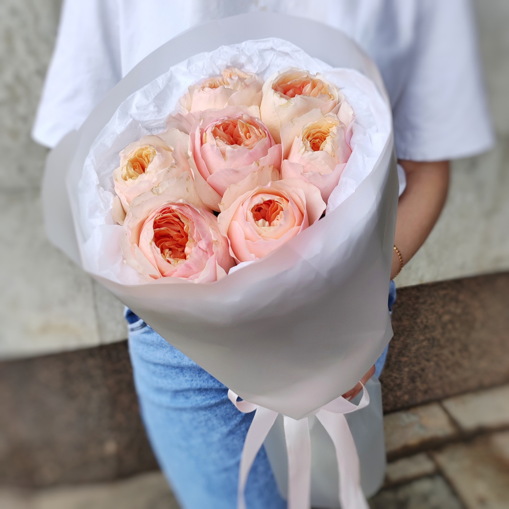 Букет с 7 пионовидными розами плантации "David Austin"