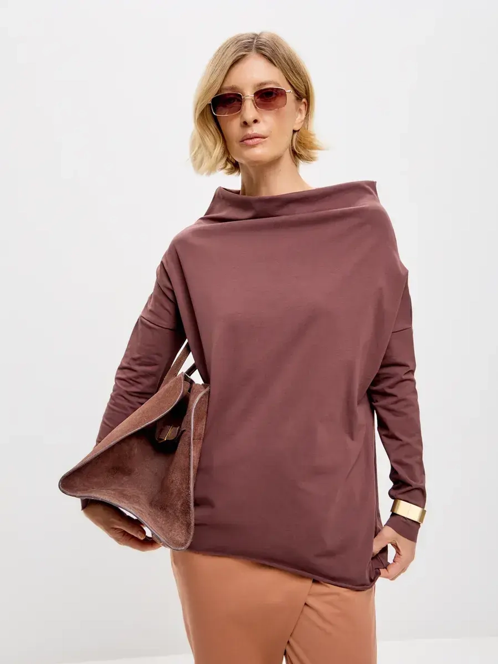 Лонгслив оверсайз с вырезом лодочка