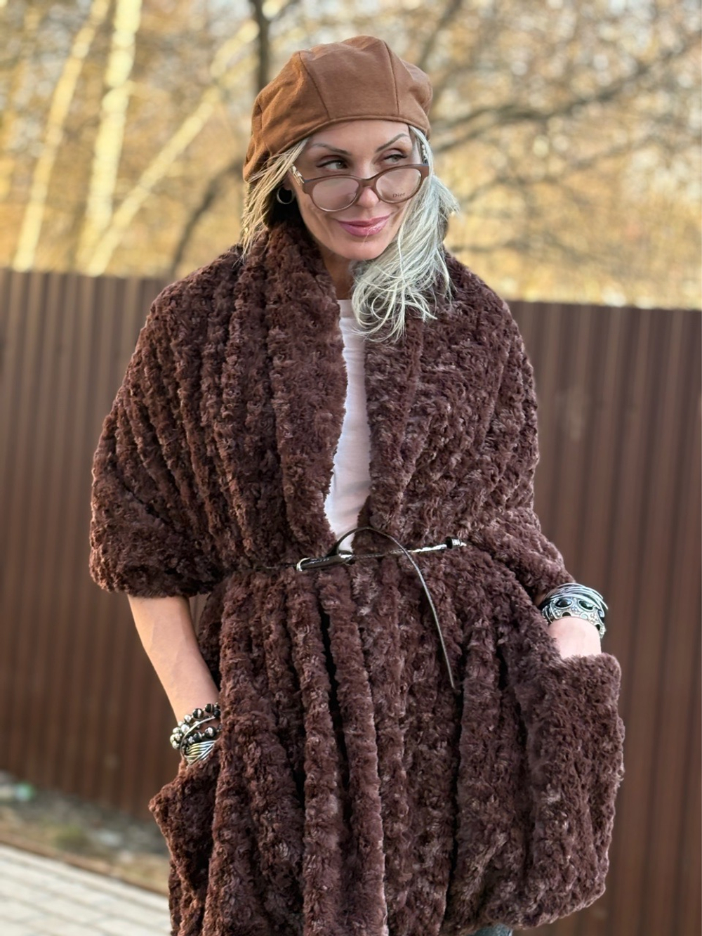 Накидка /жилет с карманами и поясом шоколад