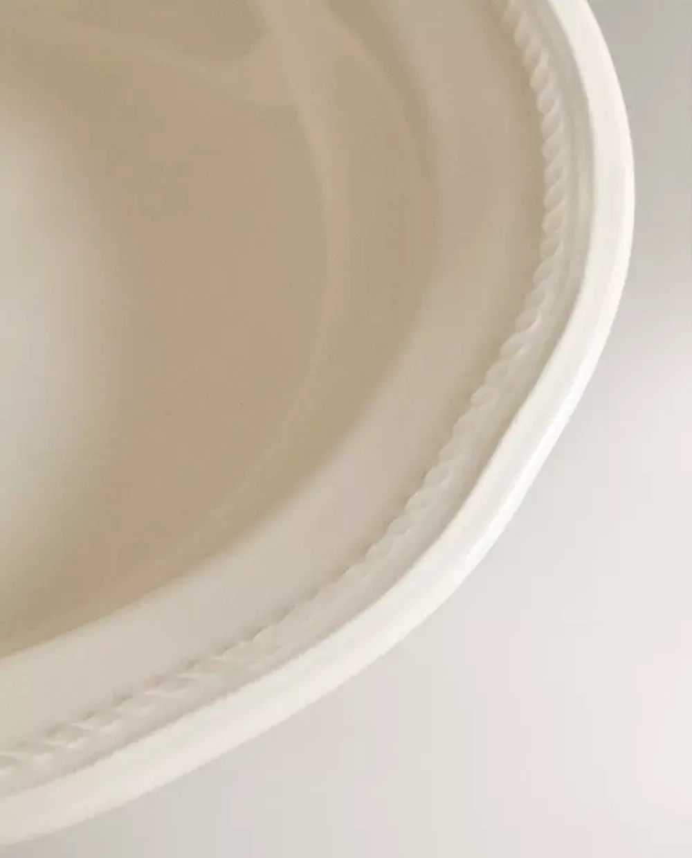 ZARA HOME ТАРЕЛКА ИЗ ФАЯНСА С РЕЛЬЕФНЫМ УЗОРОМ «ЦЕПОЧКА», БЕЛЫЙ