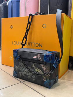 Сумка-мессенджер Louis Vuitton