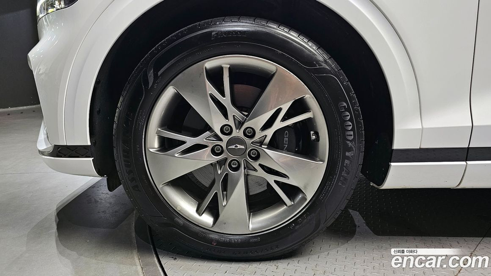 Genesis GV70 2.5T Бензин 2WD (12.2021)