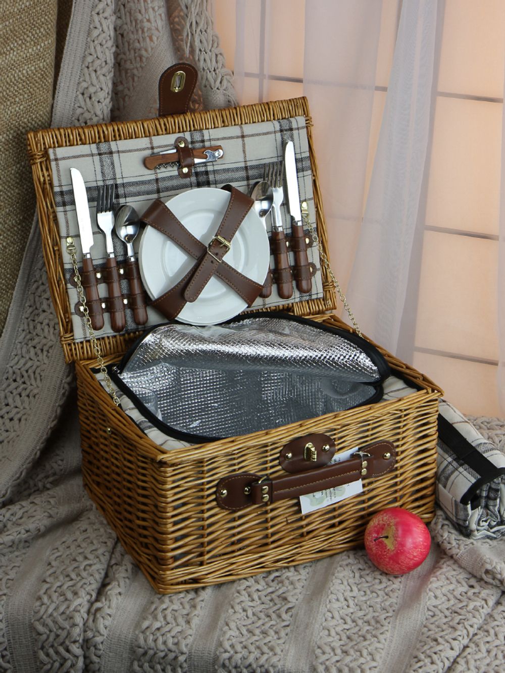 HOLYDAY BASKET Набор для пикника с термосумкой и пледом на 4 персоны