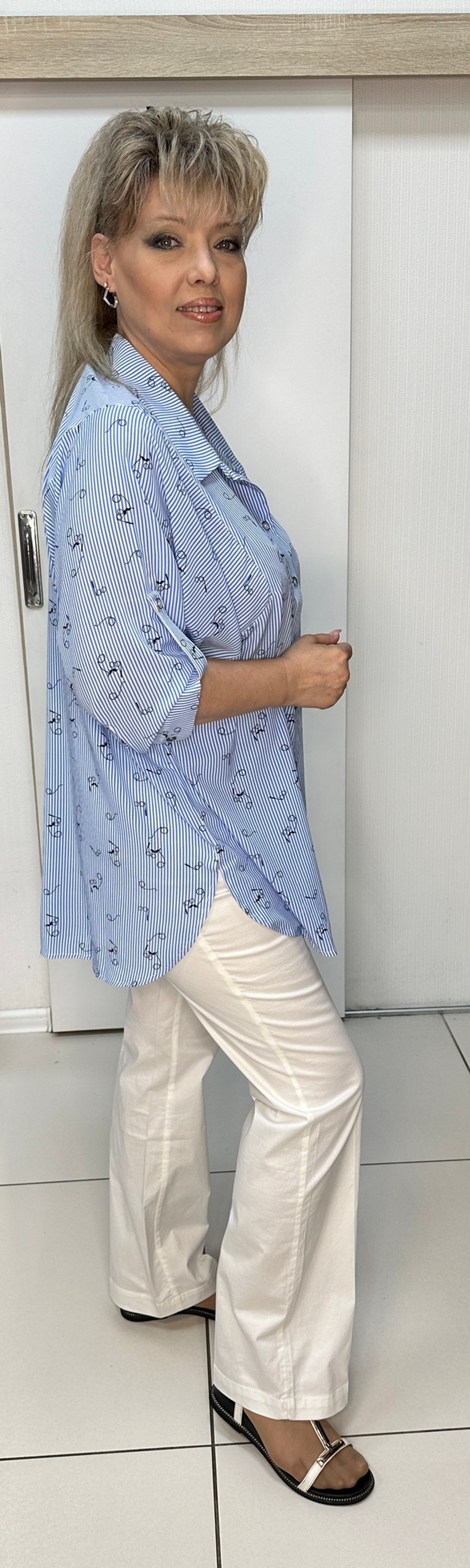 Голубая в мелкую полоску блузон-рубашка на пуговицах