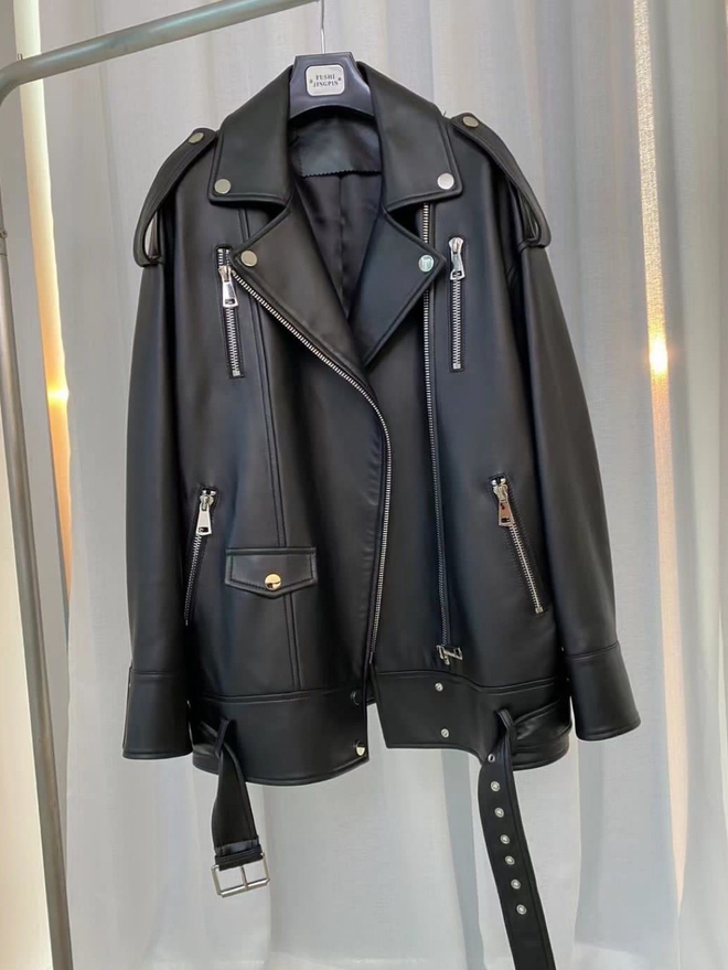 Удлиненная черная кожаная куртка с кнопками