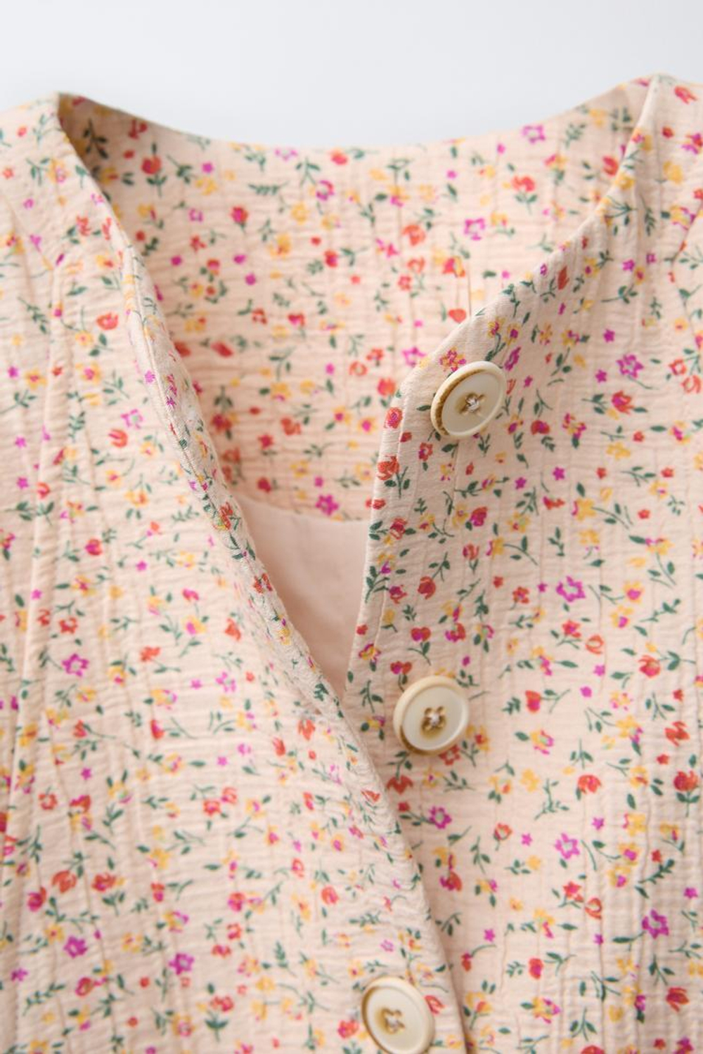 ZARA КУРТКА ИЗ ТКАНИ С ЦВЕТОЧНЫМ ПРИНТОМ, ЭКРЮ