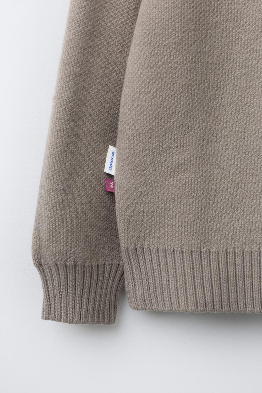 ZARA ВЯЗАНЫЙ ДЖЕМПЕР С ТЕКСТОВЫМ ПРИНТОМ, ПЕСОЧНЫЙ