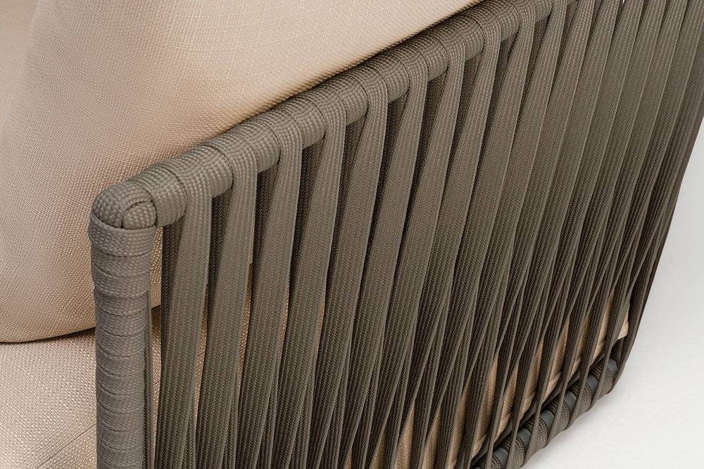 "Форли" кресло плетеное из роупа, каркас алюминий светло-серый (RAL7035) муар, роуп серо-коричневый 23мм, ткань Mossle бежевая