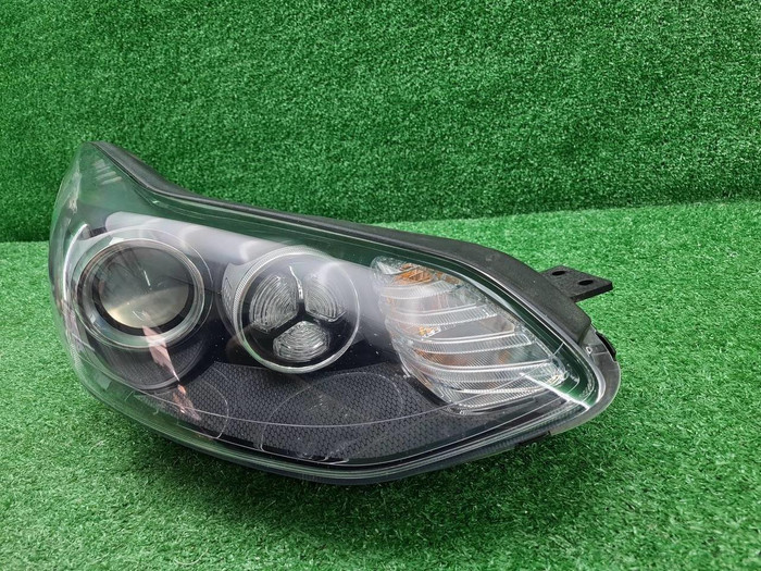 Фара правая Kia Sportage 4 QL (2016-2018) ксенон