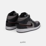  Кроссовки Jordan 1 Mid 