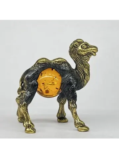 Бронзовая статуэтка на янтаре