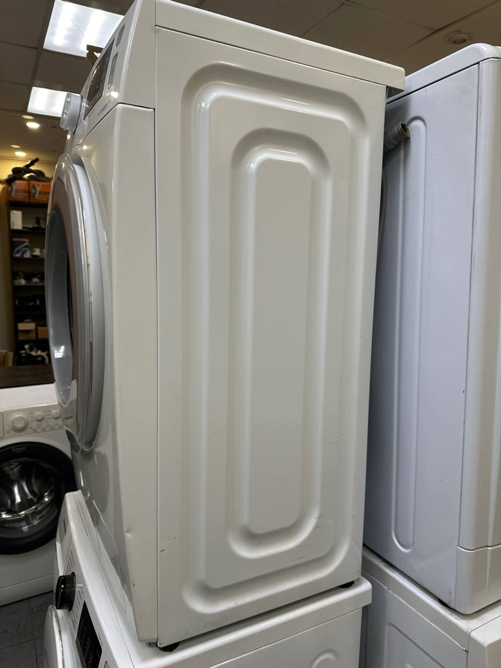 Стиральная машина Samsung WF60F4E4W2W б/у фронтальная 6 кг до 1200 об/мин