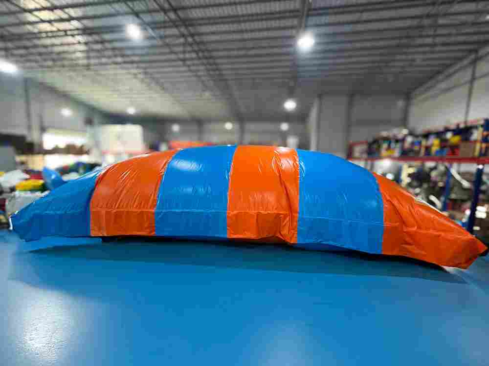 Надувная подушка для установки в грунт «Мягкая гора», зимний ПВХ 12х8х2 м