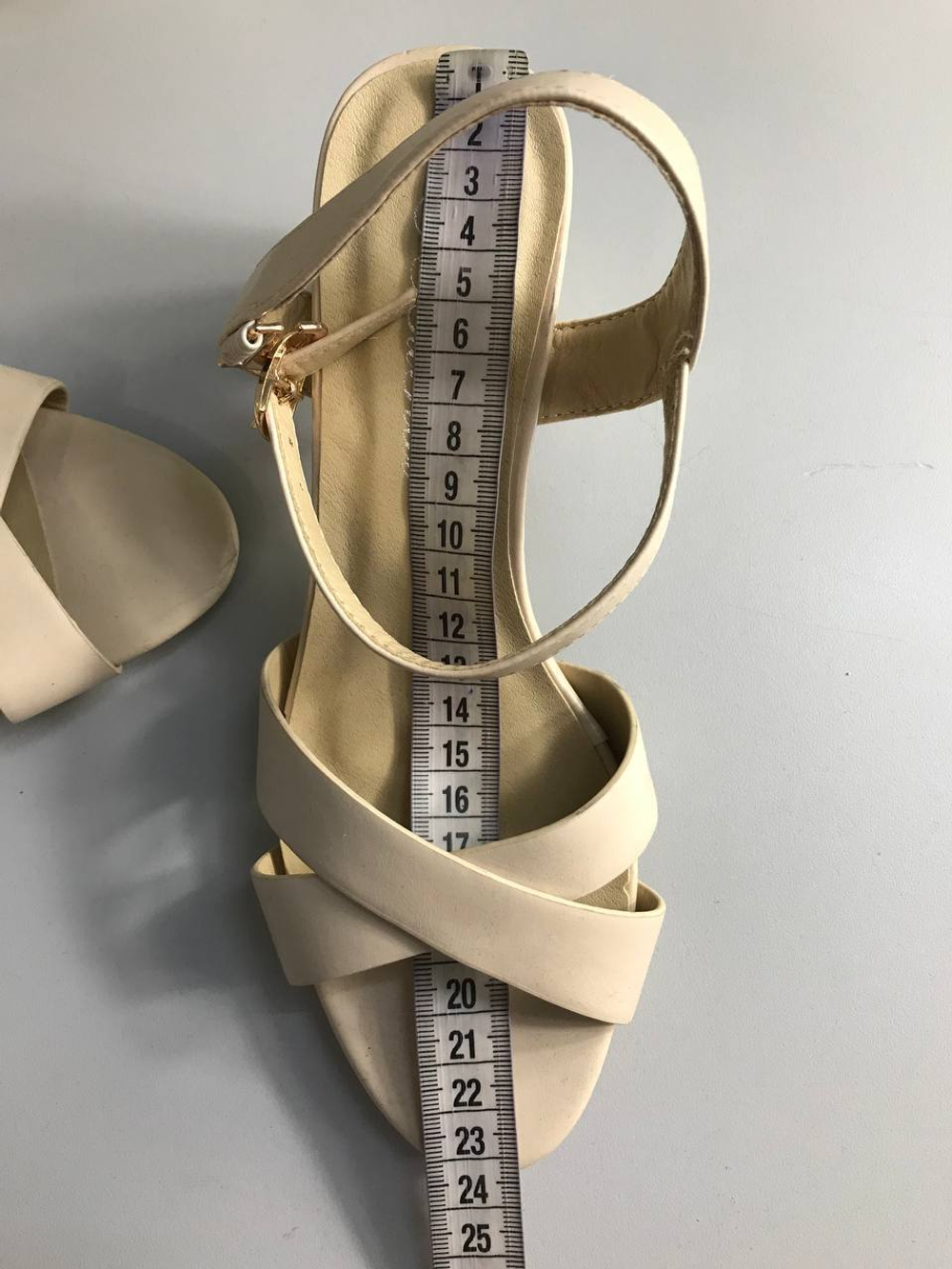 Босоножки Bu Rat светлые, 36 размер, новые