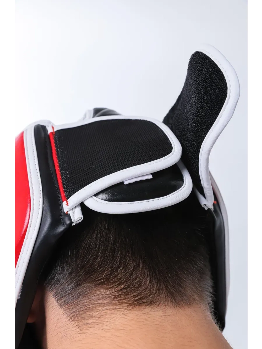 Соревновательный аккредитованный шлем из эко кожи