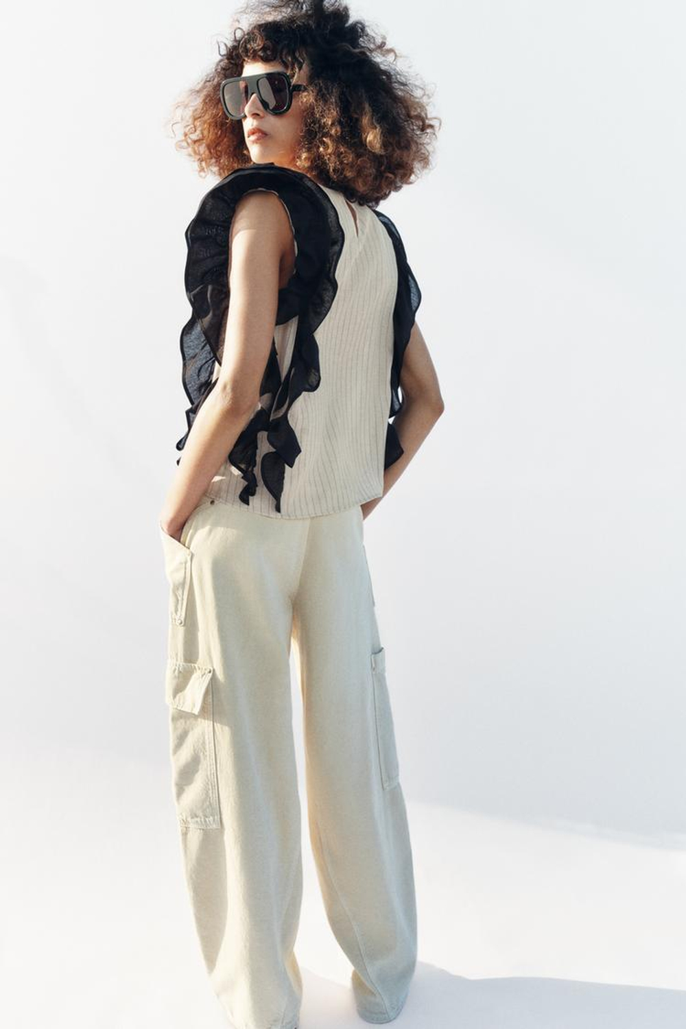 ZARA БЛУЗА В ПОЛОСКУ С ВОЛАНАМИ, ЧЕРНЫЙ/ЭКРЮ