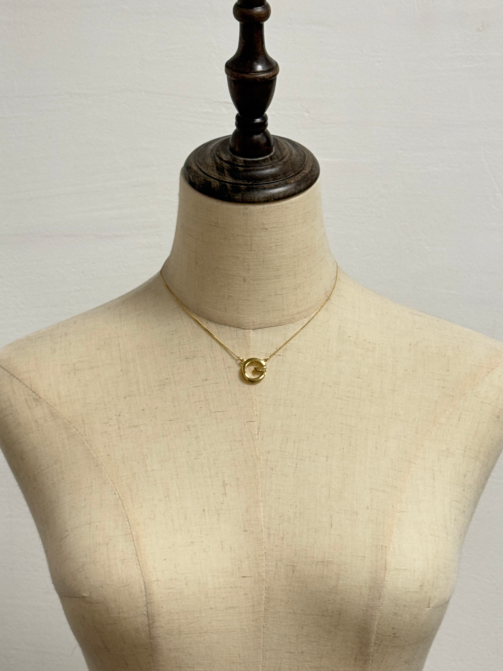 Кулон-лого Givenchy