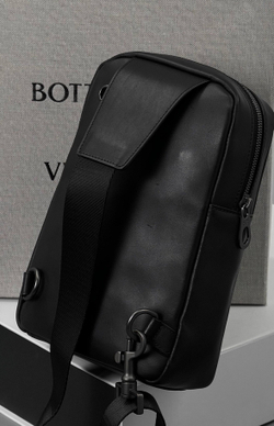Нагрудная сумка-слинг Bottega Veneta