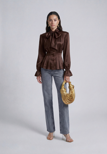 Блуза с бантом приталенная