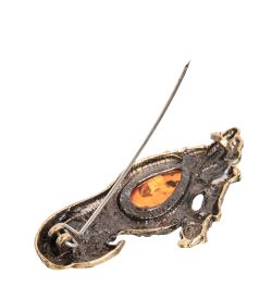 AM- 941 Брошь «Попугай Кеша» (латунь, янтарь)