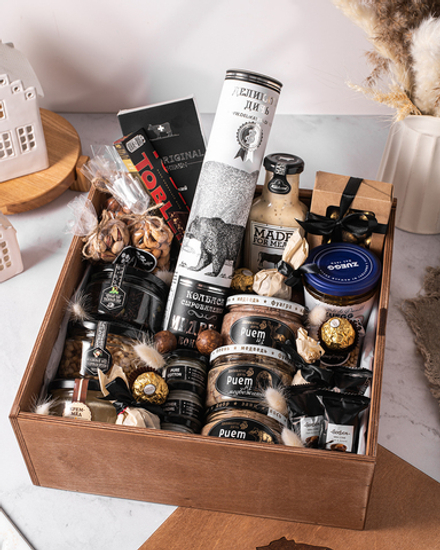 Подарочный набор в деревянном ящике с медом, орехами, деликатесами и дичью №2