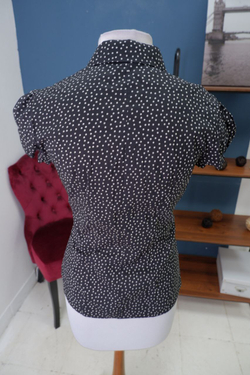 Блузка в мелкий горох 44 размер