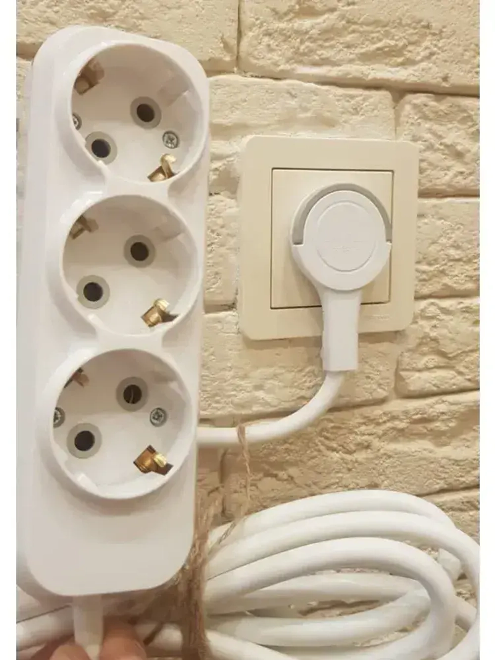 удлинитель бытовой 0,5метра с плоской потайной(за шкаф) вилкой