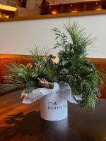 Композиция из хвои с корицей