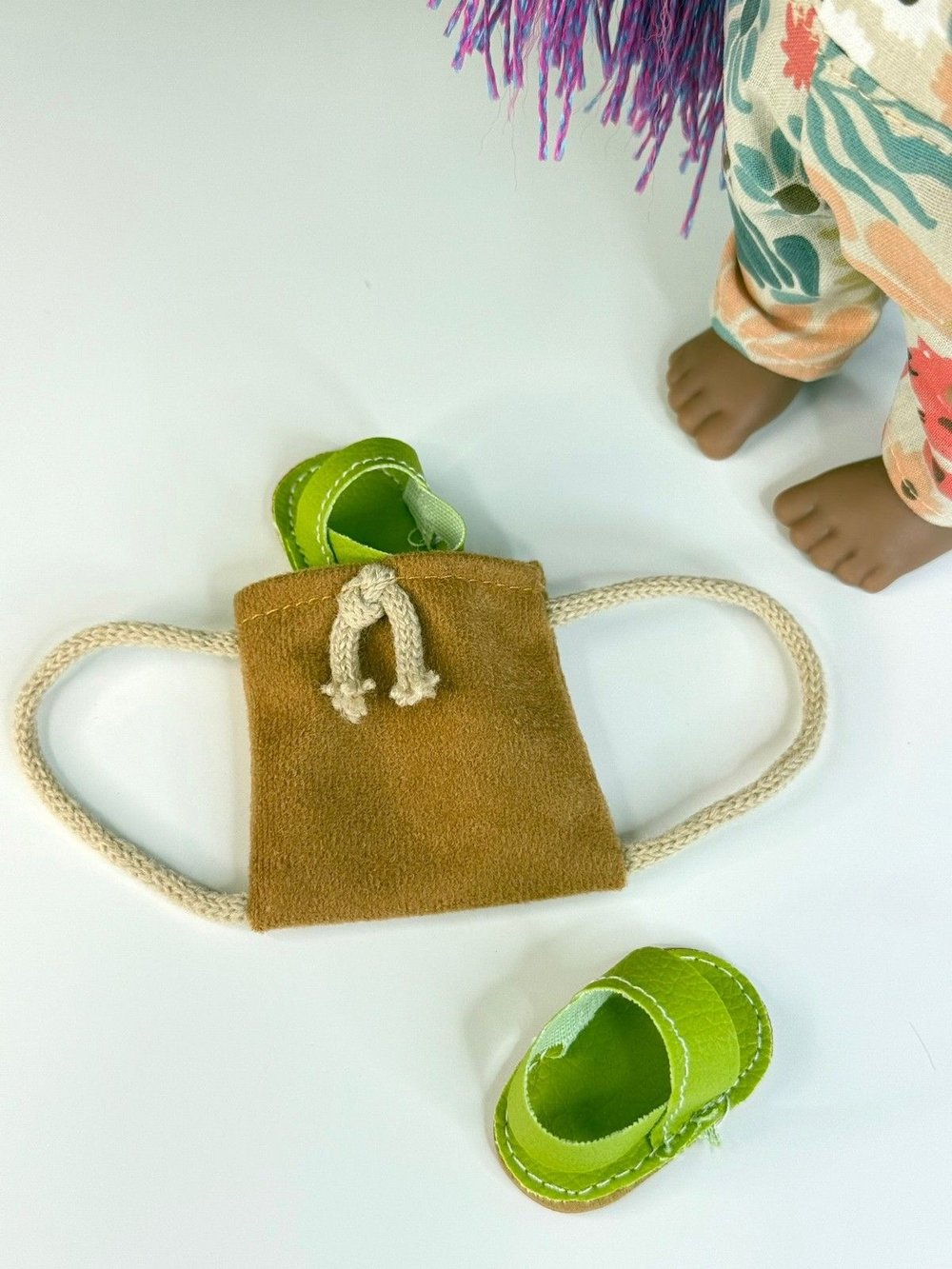 Кукла Nines виниловая 23см Little Mia (3157K1)